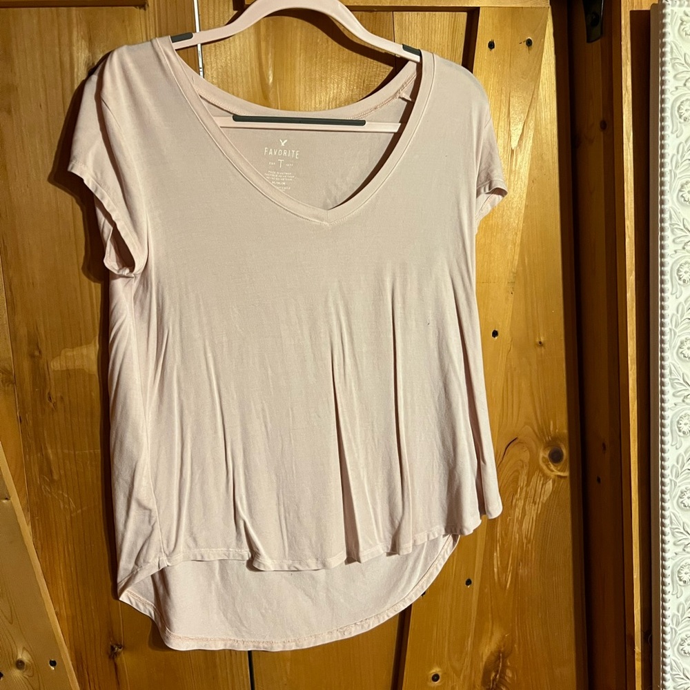 Light pink American eagle top.
